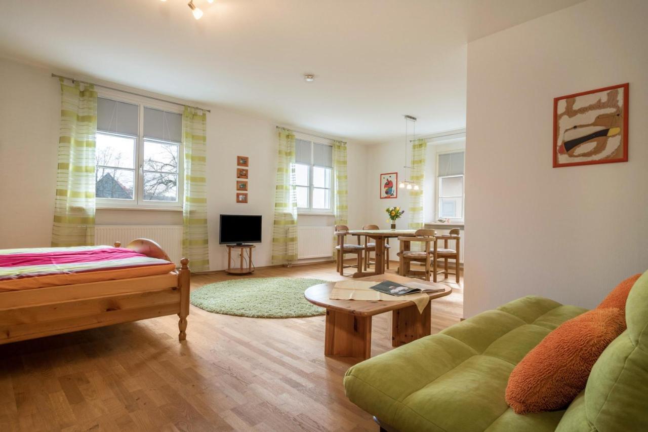 Ferienwohnung Am Schloss Heiligenborn Εξωτερικό φωτογραφία